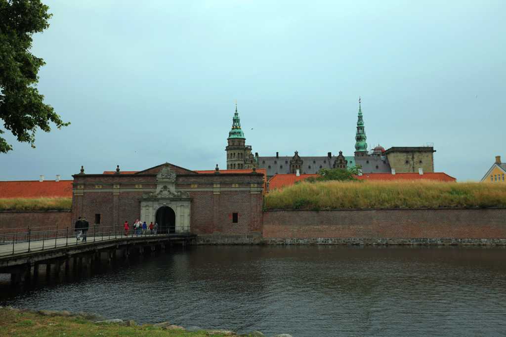 富丽堂皇的丹麦卡隆堡宫图片