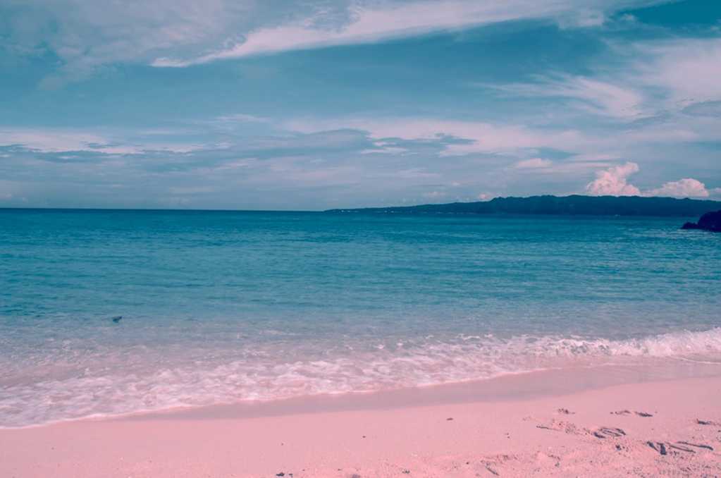 粉红沙滩唯美境界图