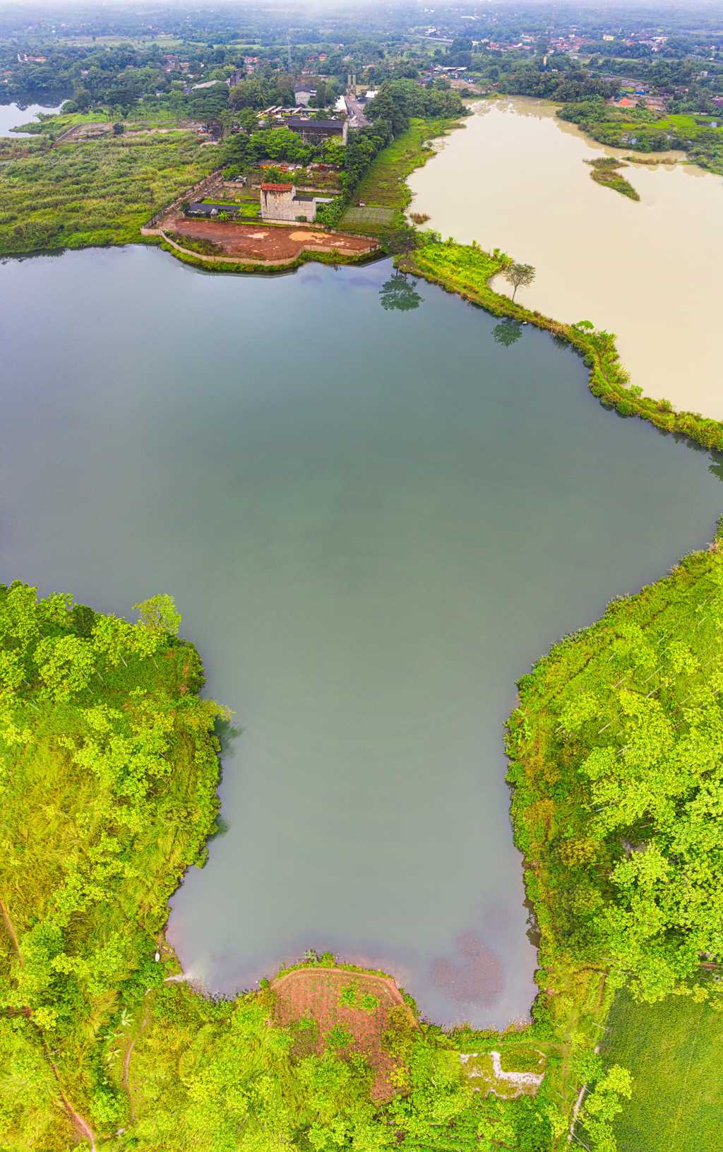 秀美的湖水乡村风光图片