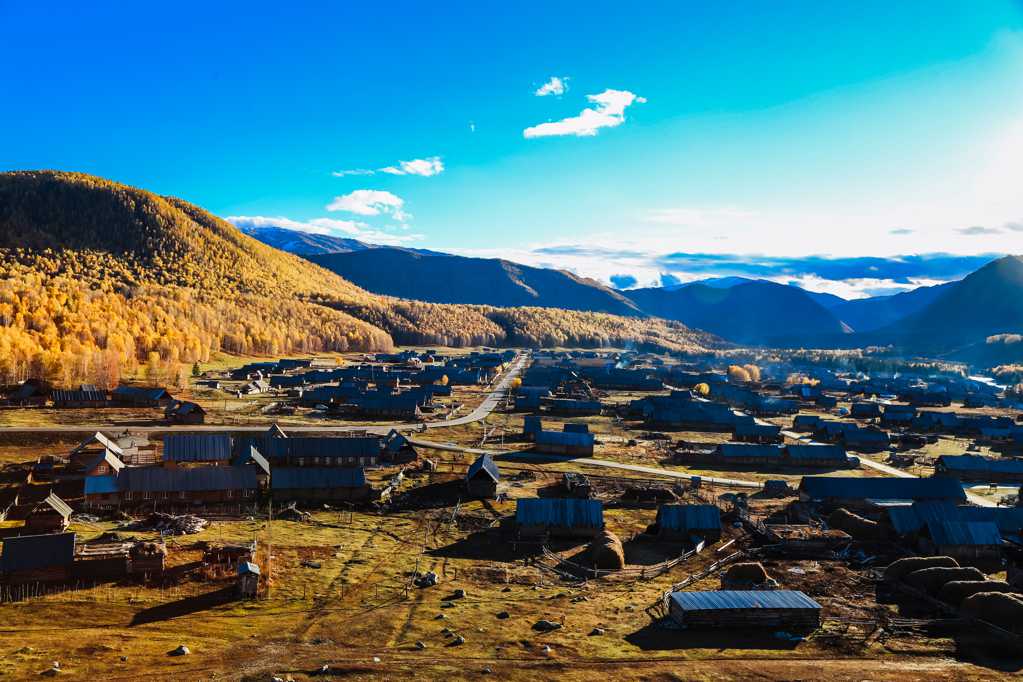 壮丽的新疆禾木村景致图片