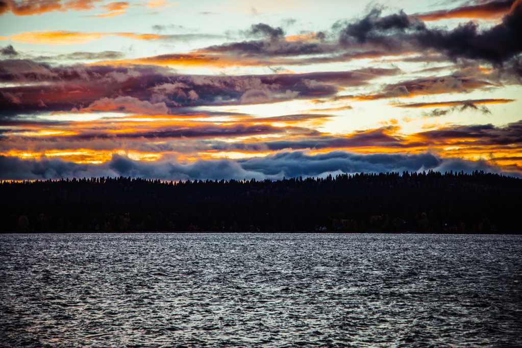 日落的湖泊景致图片