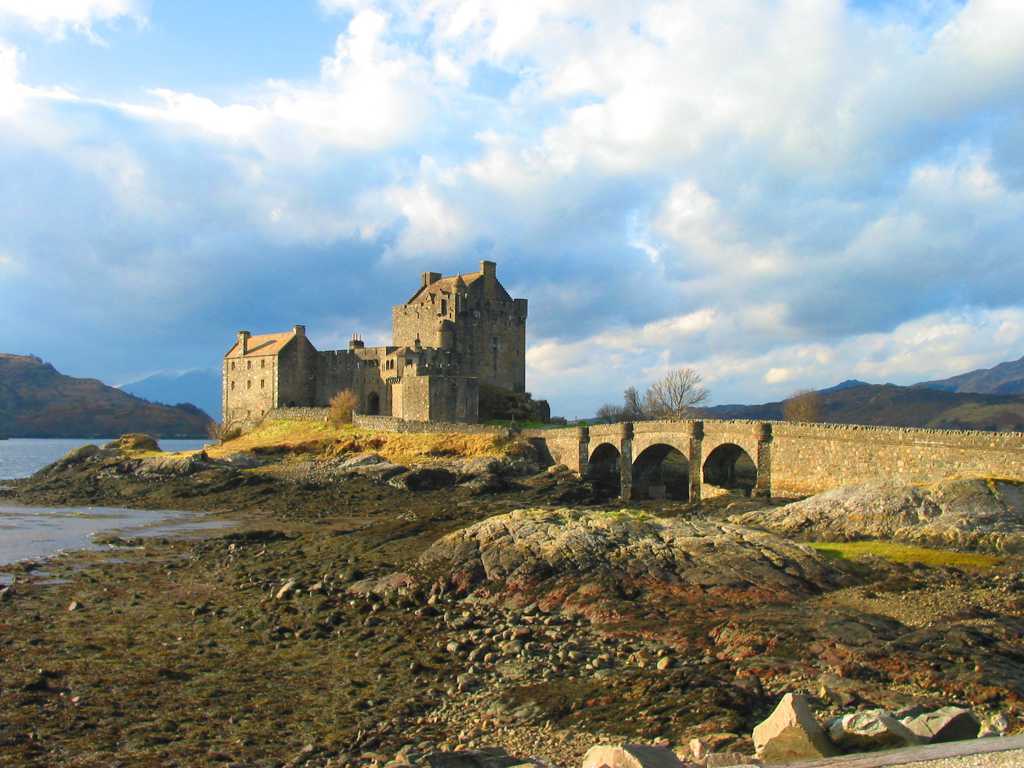 古老的苏格兰艾琳多南堡景致图片