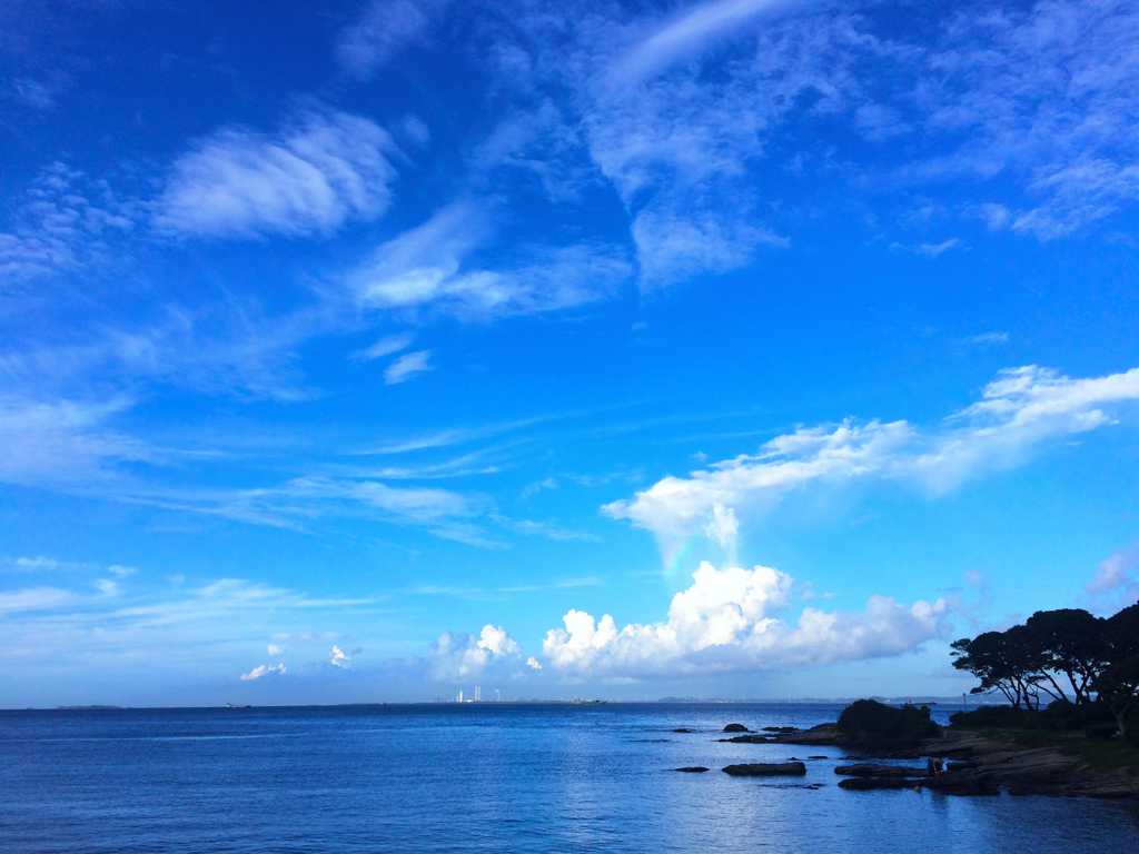 湛蓝的天空与海洋