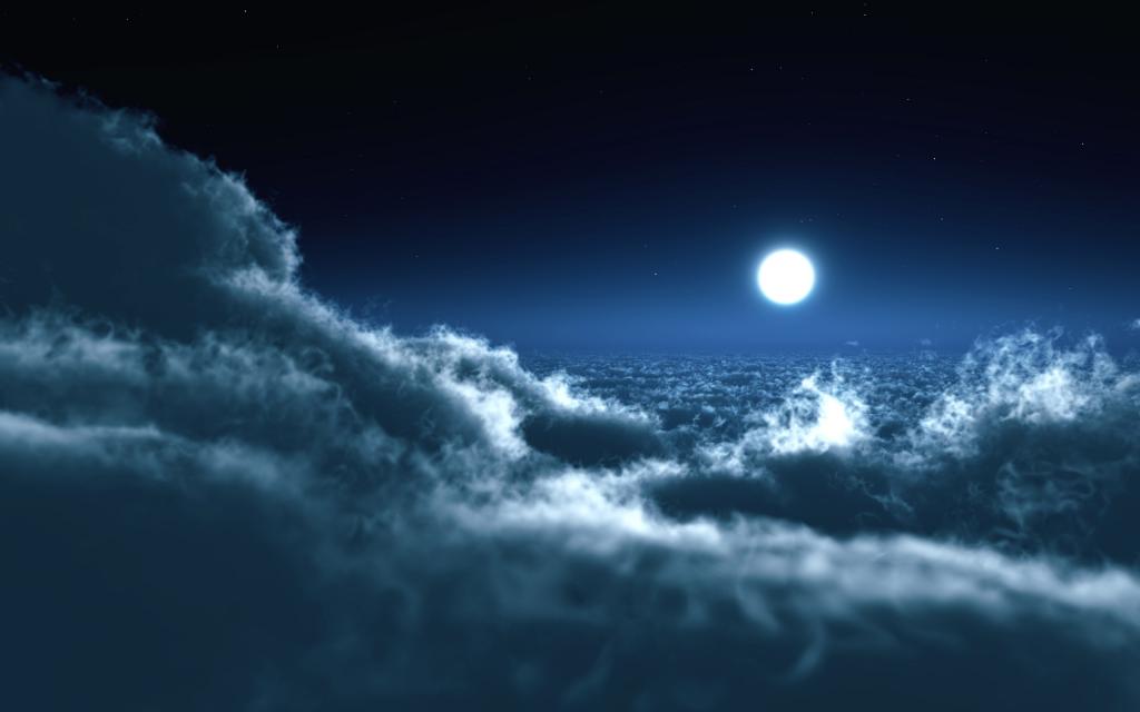 在云彩的月亮