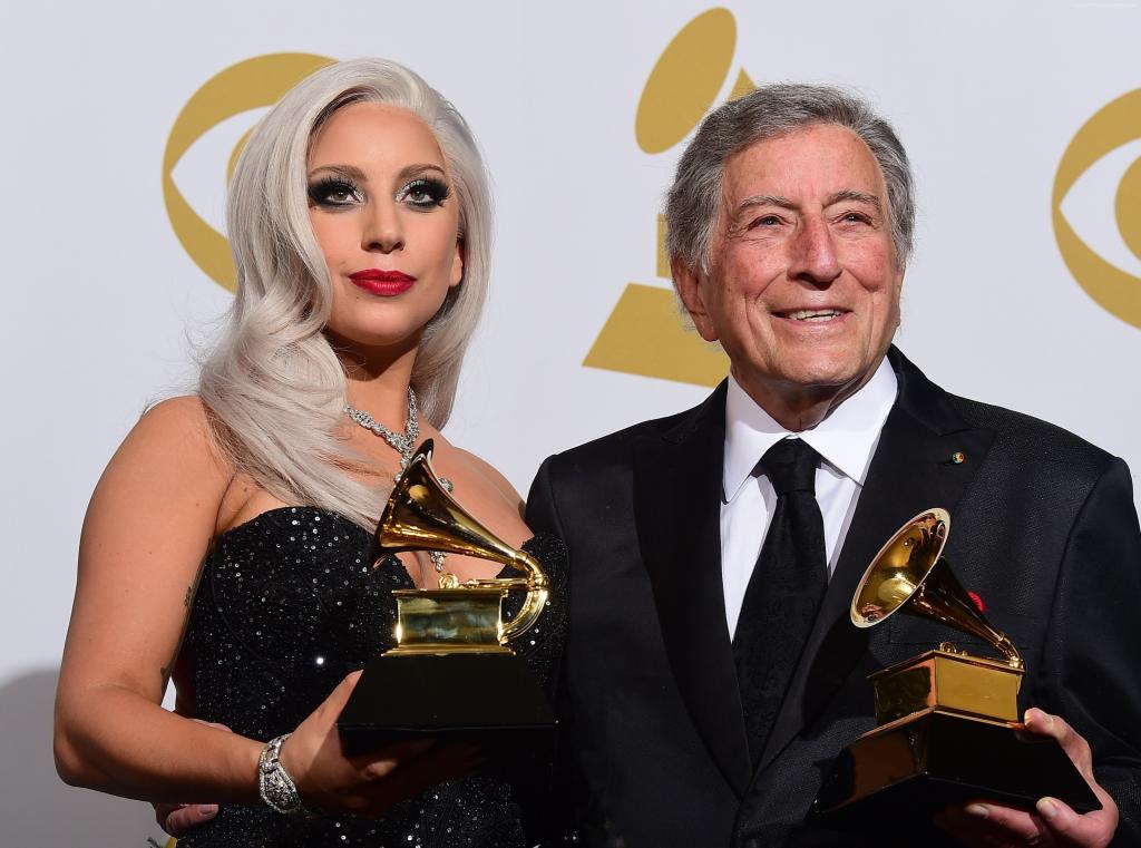 Lady Gaga,2015年最受欢迎明星,Grammys 2015最佳名人,Tony Bennett,最佳传统流行音乐专辑,脸颊（水平）
