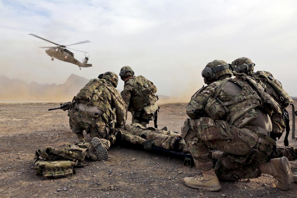士兵,救援任务,直升机,制服,沙漠（水平）