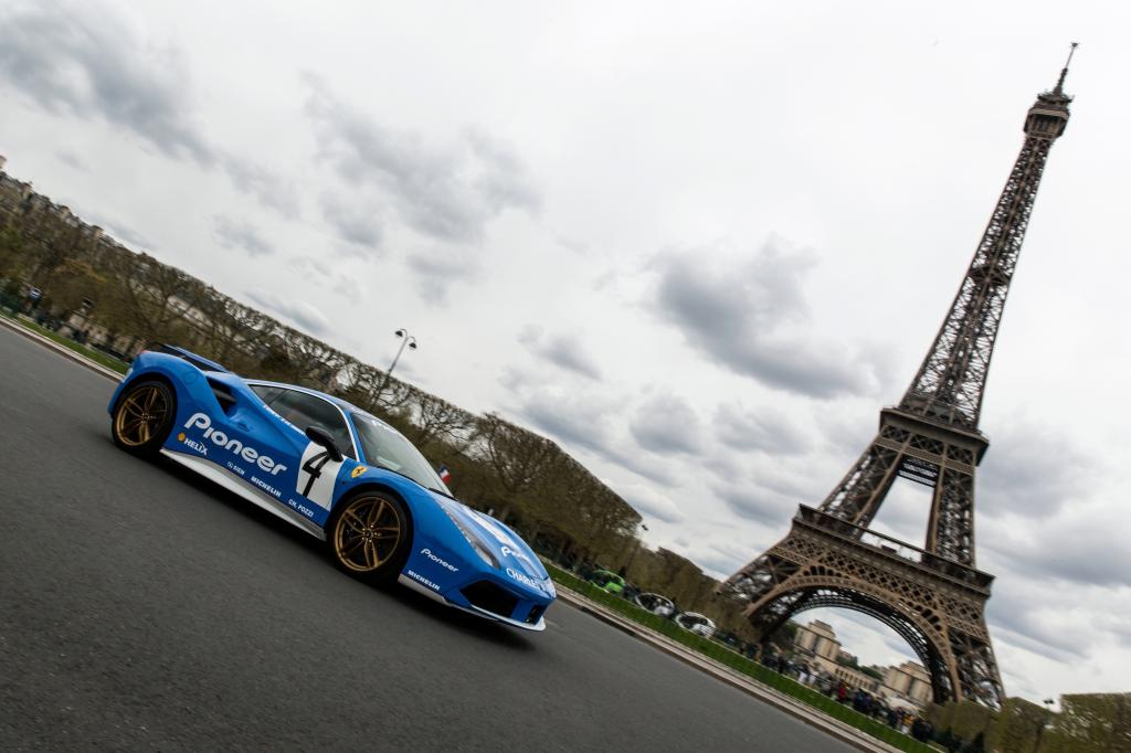 法拉利488 GTB量身定制“向308 Gr4致敬”,蓝色,艾菲尔铁塔,巴黎（水平）