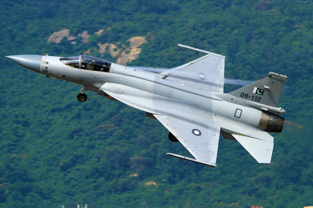 成都JF-17战斗机,中国空军,巴基斯坦空军（卧式）