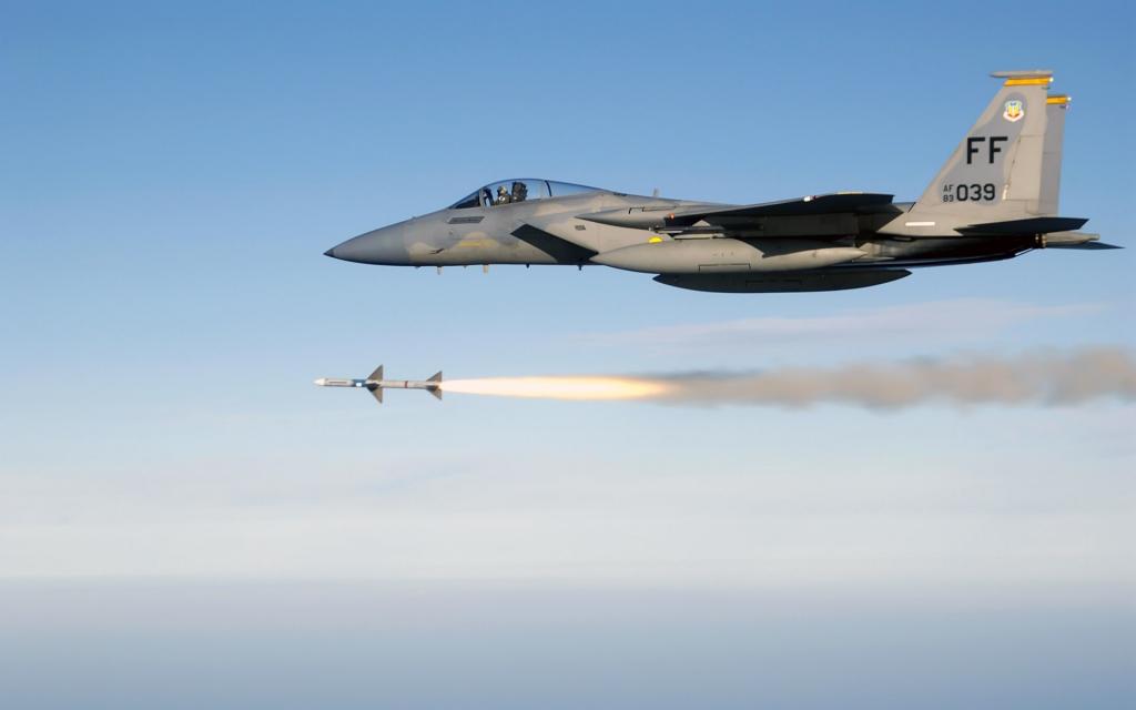 F 15鹰发射AIM 7麻雀中程空空导弹