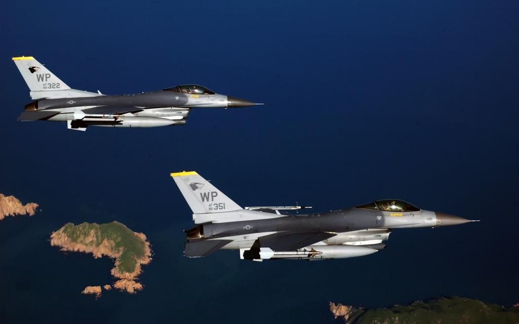 两架F 16战隼飞机