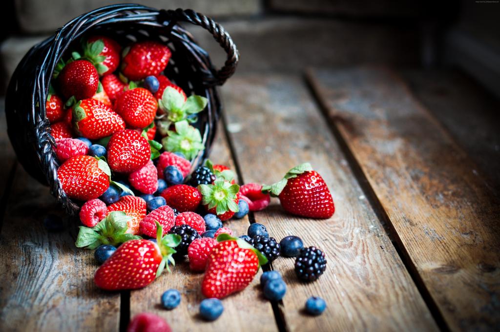 食物,水果,夏天,浆果,草莓,覆盆子,黑莓,篮子。 