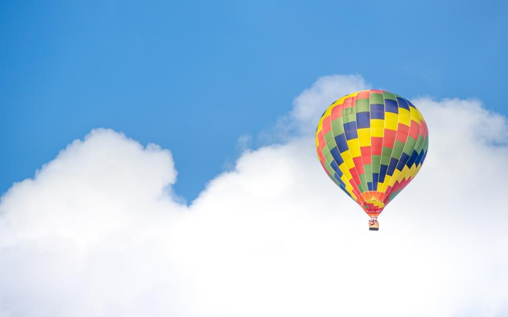 热空气气球乘坐天空云彩