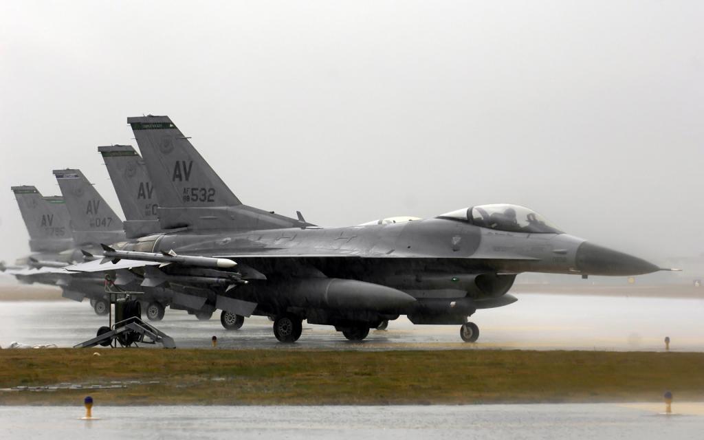 F 16战斗猎鹰行动伊拉克自由