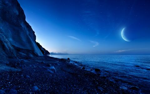 黄昏山海月亮
