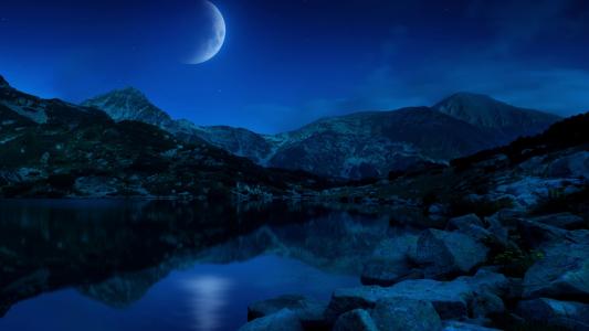 晚上半个月亮山保加利亚湖