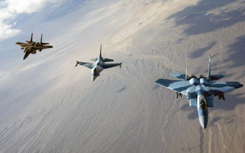 F 15老鹰和F 16战隼
