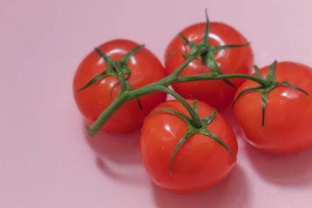 鲜艳可口的西红柿