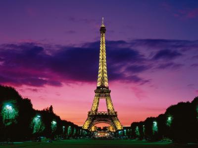艾菲尔铁塔在晚上巴黎法国