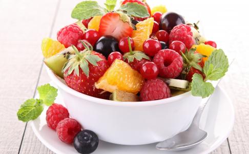 水果沙拉,橙,草莓,蓝莓,覆盆子,薄荷（水平）