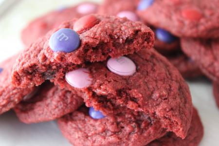 Cookies, pink, M&Ms (horizontal)