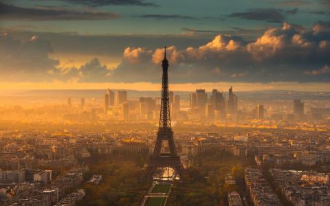 黄昏时的巴黎城市风光
