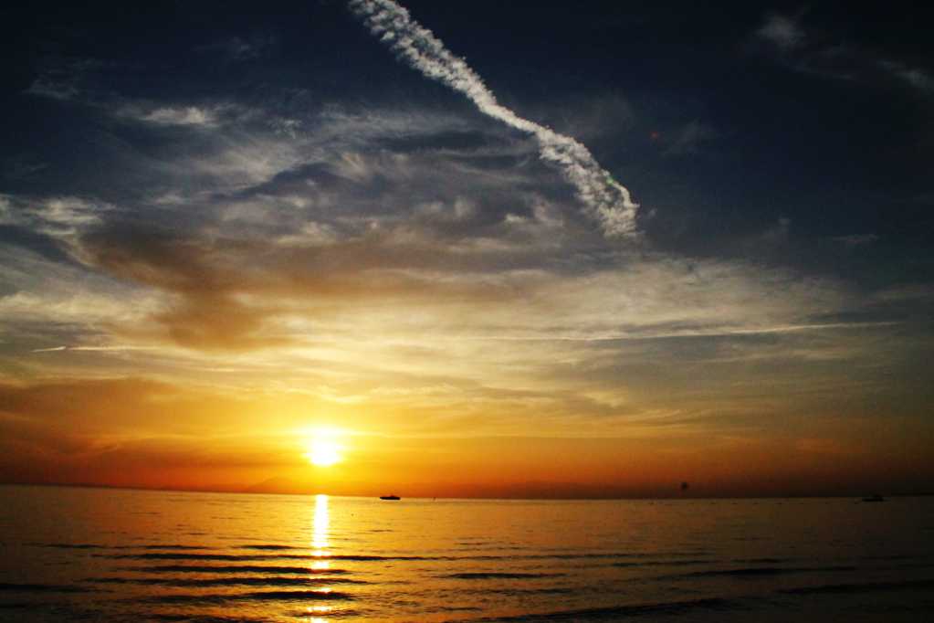 海上夕阳景致图片
