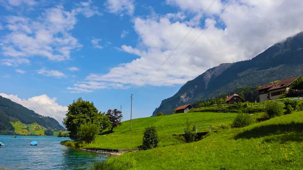 优美的瑞士龙疆湖自然景致图片