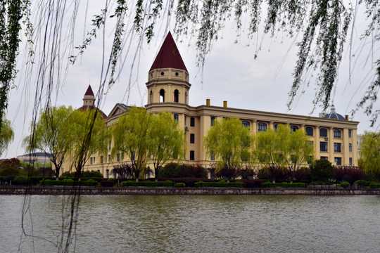 上海外国语大学光景图片