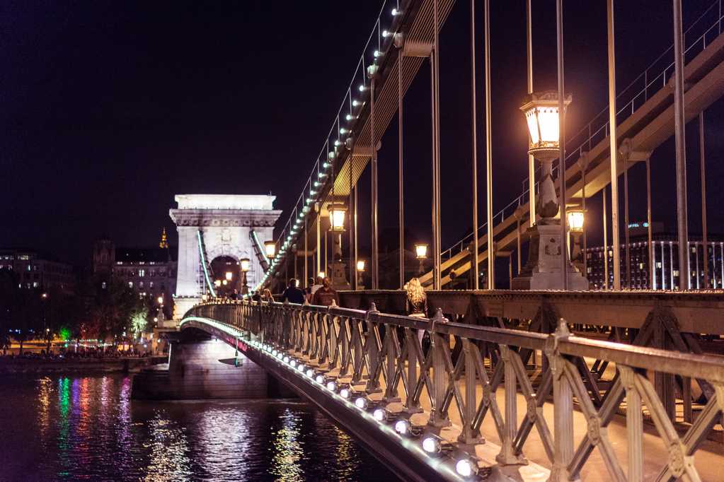 匈牙利布达佩斯塞切尼链桥建筑景象图片