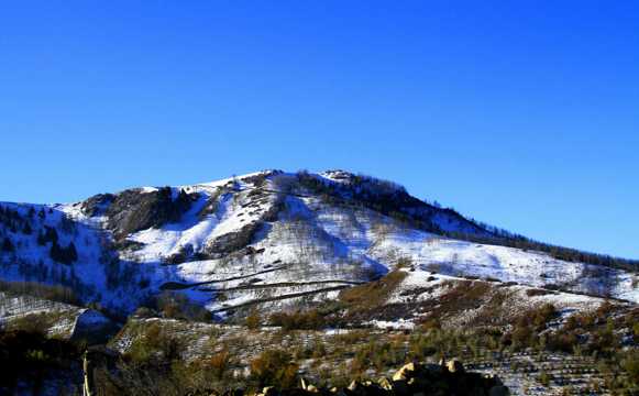 新疆昌吉奇台雪山光景图片