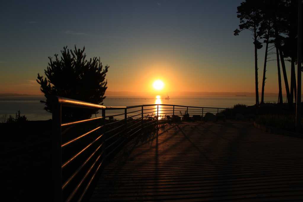 海岸夕阳黄昏美景图片