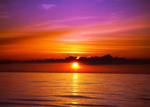 海平面夕阳美景图片