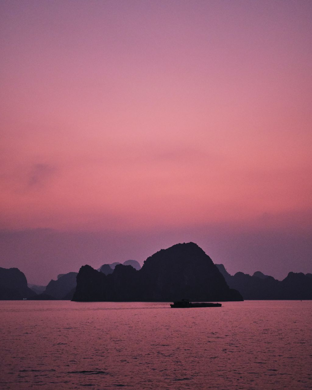 紫色残阳山川景色图片