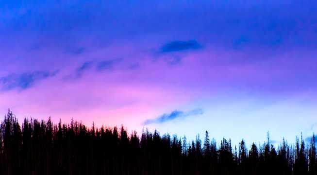 紫色天空唯美自然风光图片