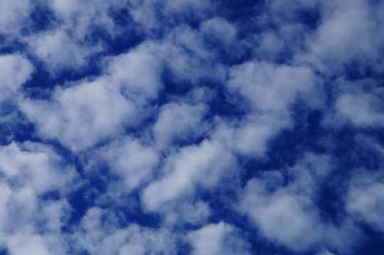天空中的云团图片