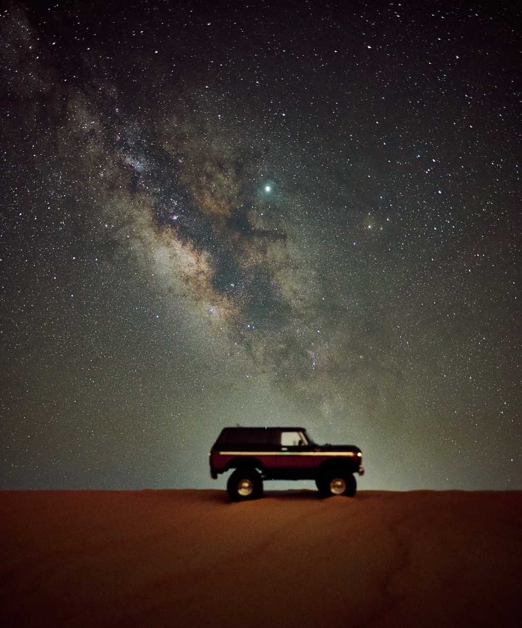 唯美的沙漠夜空图片