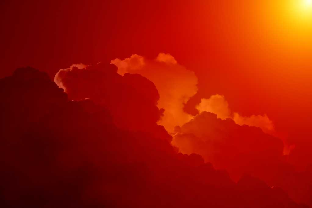 残阳云层图片