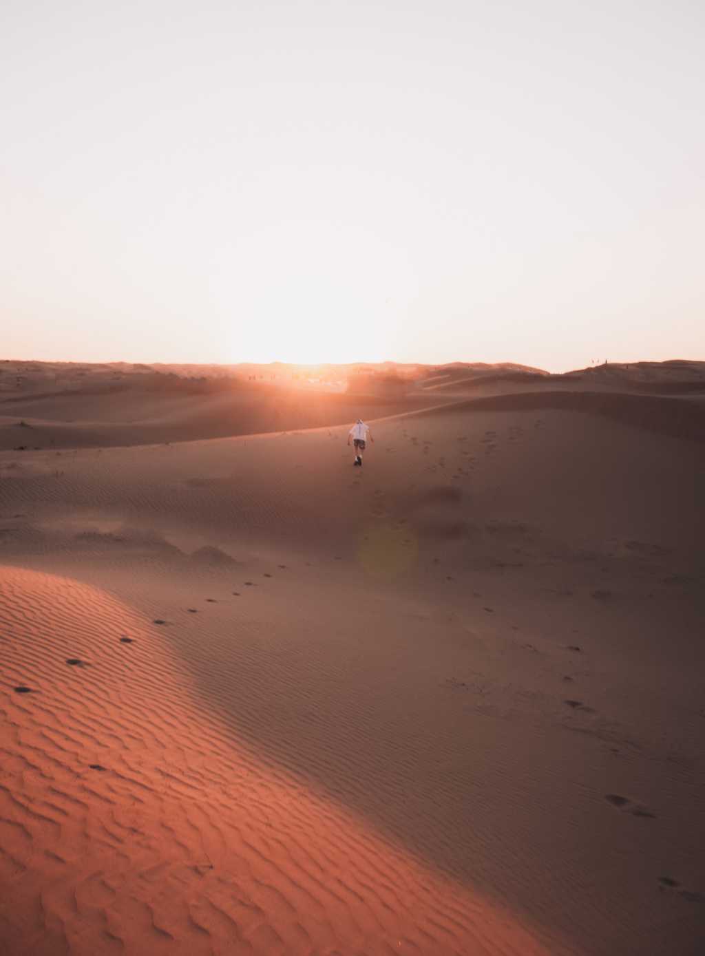 一望无垠的沙漠图片