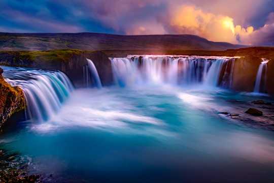 冰岛瀑布景致图片