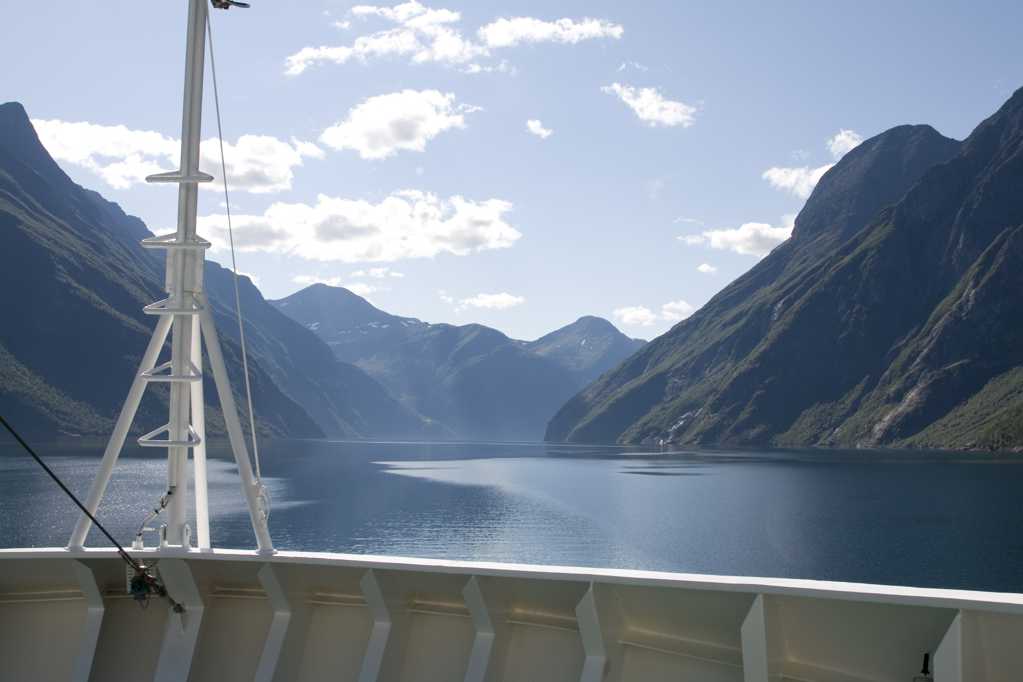 景象妍丽宽大的挪威峡湾景象图片