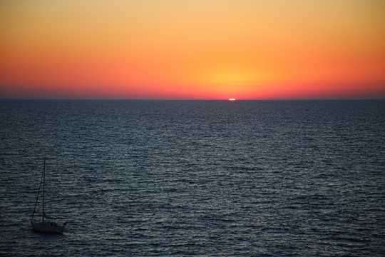 海上朝阳光景图片