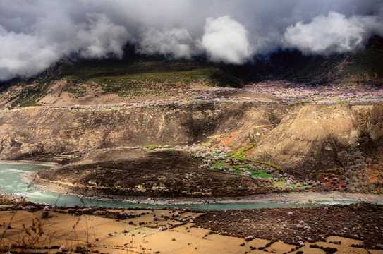 西藏雅鲁藏布大峡谷景物图片