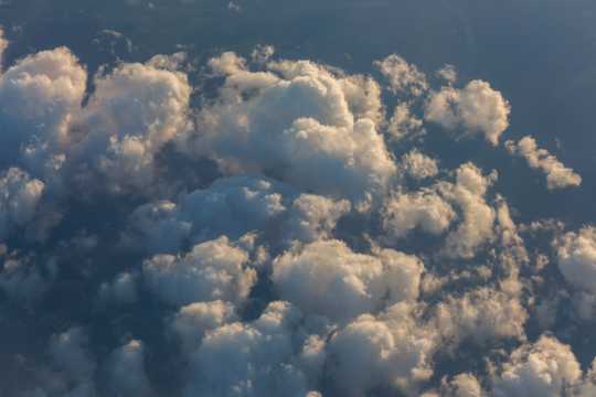 天空中的云海图片