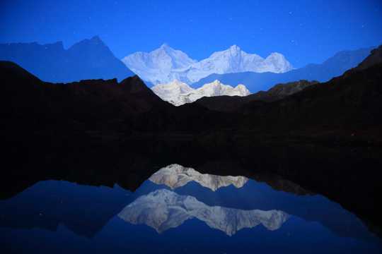 西藏嘎玛沟暮色光景图片