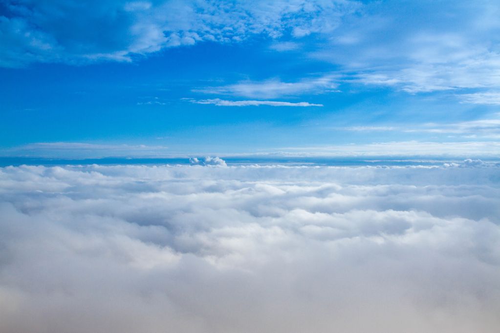 难能可贵的蓝天云海自然景象图片