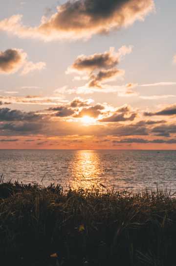 海上水光潋滟朝阳自然风光图片