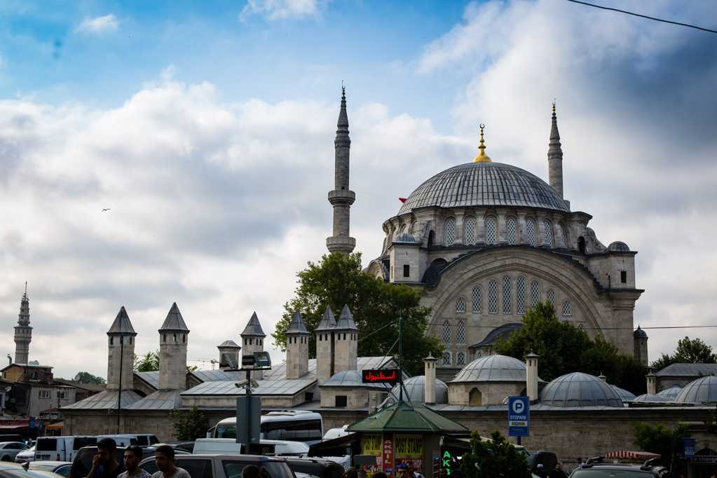 土耳其伊斯坦布尔圣索菲亚教堂建筑自然风光图片