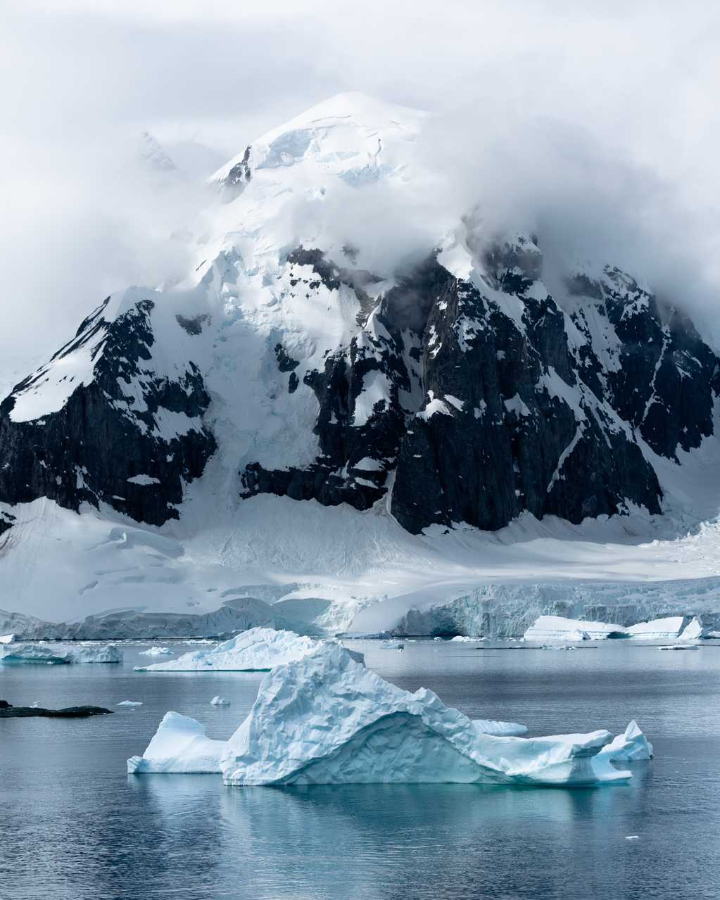 冰川雪山光景图片