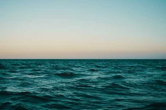 广袤无垠的海洋图片