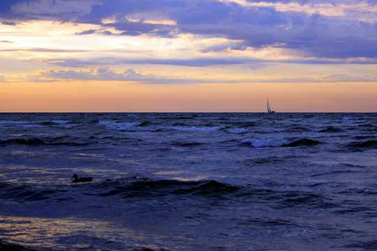 波罗的海残阳余晖图片